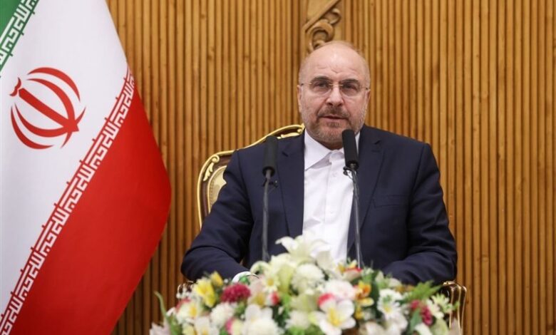 محمدباقر قالیباف رییس مجلس شورای اسلامی در نشست خبری خود در سفارت ایران در بیروت