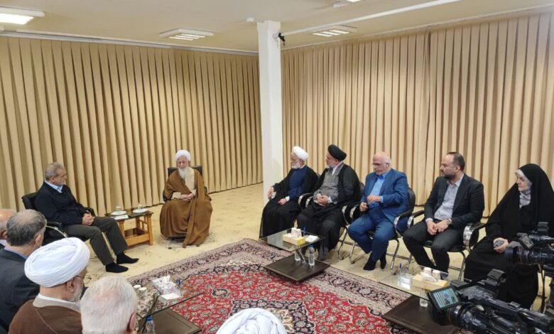 رئیسجمهور با آیتالله جوادی آملی دیدار کرد