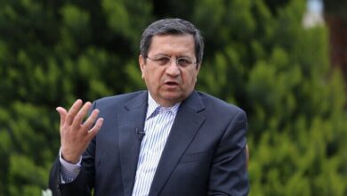 Photo of همتی: امسال آخرین سال بنگاه‌داری بانک‌ها است