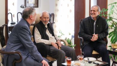Photo of دیدار رئیس‌جمهور و وزیر فرهنگ با استاد محمد علی موحد