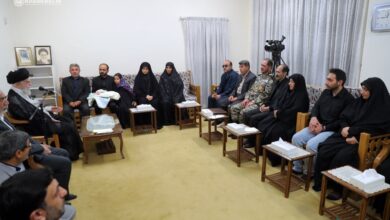 Photo of خانواده شهدای اخیر پدافند ارتش با رهبر انقلاب دیدار کردند
