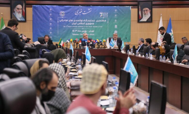 به گزارش پارسیان به نقل از روابط عمومی سازمان توسعه تجارت ایران، محمدعلی دهقان دهنوی در نشست خبری بامحوریت هفتمین نمایشگاه توانمندیهای صادراتی ایران (ایران اکسپو) که ۸ تا ۱۲ اردیبهشت ۱۴۰۴ برگزار خواهد شد، اظهار کرد: نمایشگاه ایران اکسپو نشاندهنده توانمندیهای کشور است و تلاش داریم در این نمایشگاه به بازدیدکنندگان نشان دهیم که شرکتهای ایرانی چه توانمندیهایی برای صادرات کالا به دیگر کشورها دارند و از این طریق صادرات را افزایش دهیم.