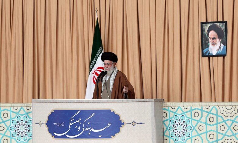 حضرت آیتالله خامنهای در نماز عید فطر