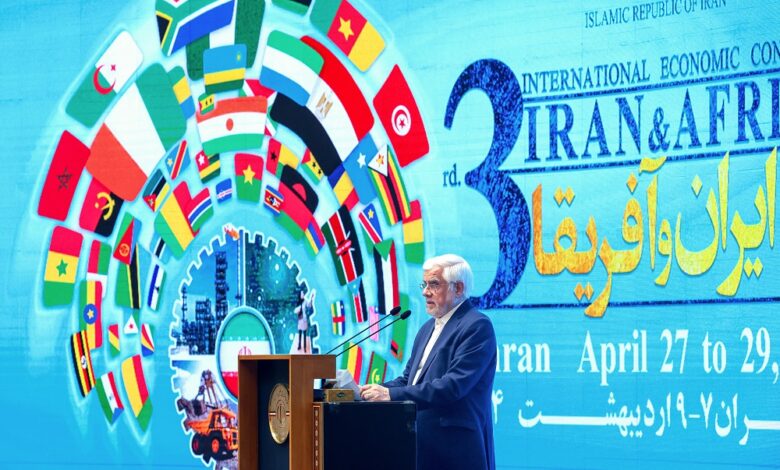 به گزارش پارسیان: معاون اول رئیس جمهور و رئیس ستاد آفریقا در سومین اجلاس همکاریهای ایران و آفریقا با یادآوری حادثه ناگوار بندر شهید رجایی و از دست رفتن جمعی از هموطنان عزیز کشورمان، گفت: از خداوند متعال برای همه مصدومان شفای عاجل و برای خانواده از دست رفتگان، صبر جمیل خواستاریم.