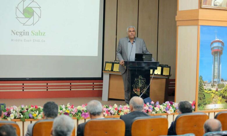 به گزارش پارسیان، مدیرکل امور دریایی سازمان بنادر و دریانوردی با بیان این مطلب در نخستین همایش سالانه راهنمایان کشتی نگین سبز گفت: در حوزه عملیات راهنمایی، بالغ‌بر ۱۶۳ نفر در خانواده بزرگ سازمان بنادر مشغول به فعالیت هستند که نشان‌دهنده اهمیت بنیادین این حوزه در تجارت دریایی کشور است.