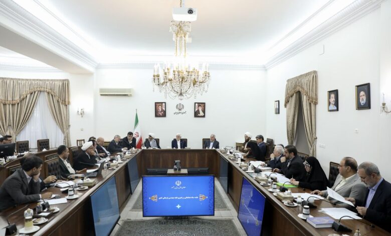 عارف: مسائل اجتماعی و فرهنگی نباید حکومتی شود