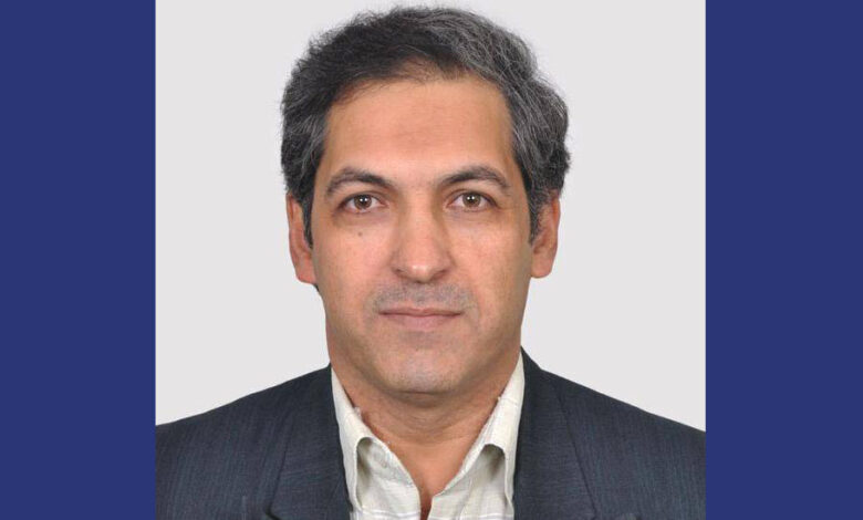 به گزارش پارسیان: دکتر حمید توحیدی، رئیس دانشکده حمل‌ونقل، ارتباطات و لجستیک دانشگاه آزاد اسلامی واحد تهران جنوب با اشاره به ظرفیت‌های علمی و آموزشی این مجموعه گفت: «دانشگاه آزاد واحد تهران جنوب با دارا بودن دانشکده تخصصی در حوزه حمل‌ونقل و لجستیک، مأموریت تربیت نیروی انسانی کارآمد برای پاسخ‌گویی به نیازهای روز صنعت را دنبال می‌کند. این دانشکده با بهره‌گیری از هیئت علمی مجرب و به‌روزسازی مستمر برنامه‌های آموزشی، تلاش دارد نقش مؤثری در ارتقای بهره‌وری و حل چالش‌های حوزه لجستیک ایفا کند.»