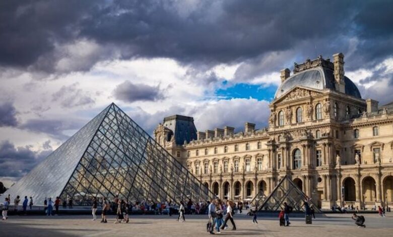 سرقت در موزه لوور پاریس