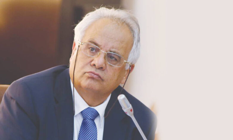 به گزارش پارسیان: مصطفی‌زاده تأکید کرد: سندیکا همواره در تعامل با دستگاه‌های دولتی برای تدوین آیین‌نامه‌ها و مقررات جهت بهبود محیط کسب‌وکار فعالیت می‌نماید و هدف ما ایفای نقش واسطه و تسهیل‌گر میان بخش خصوصی و دستگاه‌های برنامه‌ریز و قانون‌گذار است.