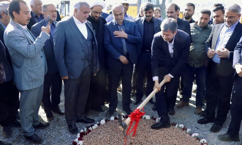 به گزارش پارسیان: در آیین افتتاح یکی از این طرح‌ها، اکبر پولادی تعبیر جالبی درباره نحوه فعالیت استاندار اصفهان به کار برد و گفت: «جمالی‌نژاد با اقدامات شبانه‌روزی خود خواب را از چشمان مدیران ربوده است!»