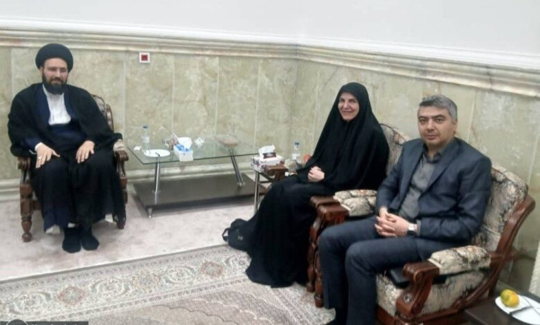 معصومه آقاپور مشاور رئیس‌جمهور در امور همکاری‌های اقتصادی، با حجت‌الاسلام والمسلمین سید علی خمینی در قم دیدار و گفت‌وگو کرد.