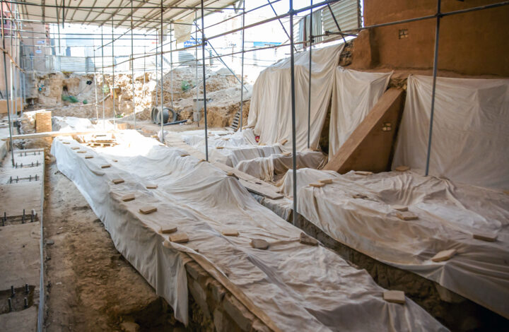 مدیر منطقه سه شهرداری اصفهان از شروع فرآیند حفاظت از فاز دوم کمرزرین خبر داد و گفت: پس از پایان فصل اول کاوش‌های فاز دوم، تصمیم بر آن شد که این محدوده حفاظت شود و به همین منظور عملیات مسقف کردن آن آغاز شده است.