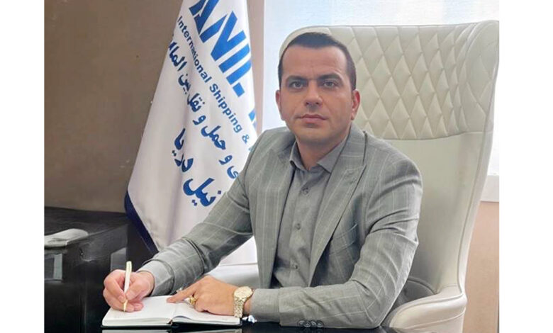 به گزارش پارسیان: در منطقه خاورمیانه، نمونه‌های موفق از عربستان، امارات و عمان نشان داده‌اند که توسعه بنادر، شبکه‌های حمل‌ونقل دریایی و ریلی، پارک‌های لجستیکی و زیرساخت‌های دیجیتال، زمانی به نتیجه رسیده‌اند که بخش خصوصی قدرتمند، سرمایه‌گذار و بین‌المللی در خط مقدم قرار داشته است. این الگو ثابت می‌کند که موتور اصلی تحول لجستیک در جهان امروز، دولت‌ها نیستند؛ بلکه بخش خصوصی چابک، متخصص و جهانی است که مسیرهای تجارت را بازتعریف می‌کند.