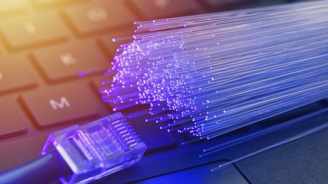 مدیر انتشارات علمی و فرهنگی از چالش‌های دولتی بودن این نشر می‌گوید؛ نشری با بدهی ۲۰۰ میلیارد تومانی بدون هیچ درآمدی. او همچنین با اعلام برنامه‌هایش، معتقد است انتشارات علمی و فرهنگی باید در بطن مردم بیاید و کسانی که اهلیت دارند آن را اداره کنند و نیازی به دولت نیست. او تاکید دارد حیف است مؤسسات بزرگ فرهنگی در ساحت دولت باشند.