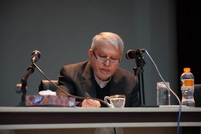 سید رضا صالحی امیری روز پنجشنبه ۹ دی در حاشیه جلسه شورای اداری استان در شهرستان پلدختر، اظهار کرد: لرستان یکی از قطب‌های گردشگری و صنایع دستی کشور است و باید به جایگاه مناسبی در مسیر توسعه برسد.