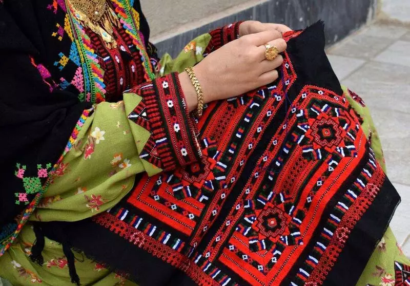 یا باید شغل‌مان را تغییر دهیم یا مهاجرت کنیم