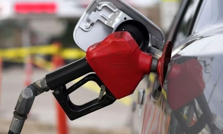 جدیدترین اطلاعیه بورس انرژی درخصوص عرضه بنزین ویژه وارداتی نشان می‌دهد قیمت هر لیتر بنزین سوپر از ۶۹ هزار و ۵۰۰ تومان، به قیمت قبل یعنی ۶۵ هزار و ۸۰۰ تومان برگشته است.