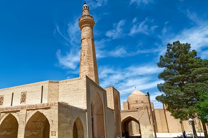 مسجد جامع نائین؛ هزار سال تاریخ در دل کویر با گچبریهای سهبعدی شگفتانگیز