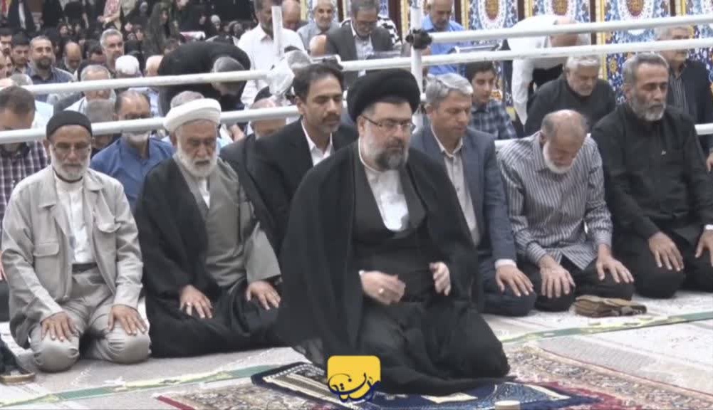 امام خمینی(س)، سید یاسر خمینی، نماز ظهر و عصر، سالگرد ارتحال، سی‌وهفتمین سالگرد ارتحال، حرم مطهر امام خمینی، پایگاه خبری آستان، اقامه نماز جماعت