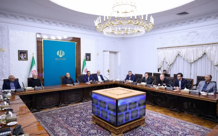پزشکیان: سیاست مدیریت مصرف بر پایه اعتماد عمومی و مشارکت اجتماعی باشد