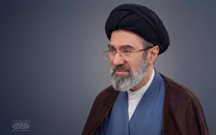 رهبر انقلاب: اختلاف‌افکنی میان مسلمانان، خدمت به دشمن است/ دشمن به دنبال پاره‌پاره کردن امت اسلام با بهانه‌های قومی و فرهنگی