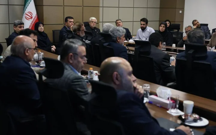 عارف: دشمن از توطئه دست برنمی‌دارد
