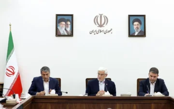 عارف: طرح «مقابله با نفوذ بیگانگان» به فعالیت علمی کشور ضربه می‌زند