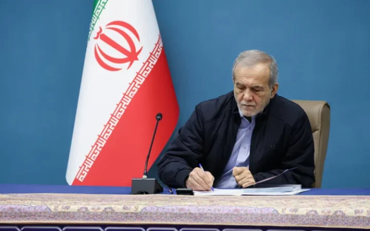 امروز دانشگاه‌ها و جامعه علمی مسئولیتی مهم در مسیر پیشرفت و حل مسائل کشور دارند