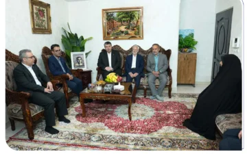 دیدار افشین خانی با خانواده اولین شهید بانک صادرات ایران