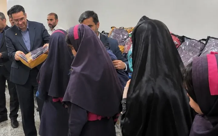 توزیع هزار بسته نوشت افزار میان دانش‌آموزان نیازمند با حمایت شرکت نفت سپاهان