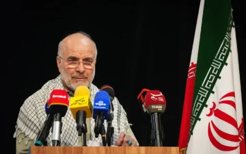 دفاع مقدس کارخانه دائمی تولید قدرت و عزت است
