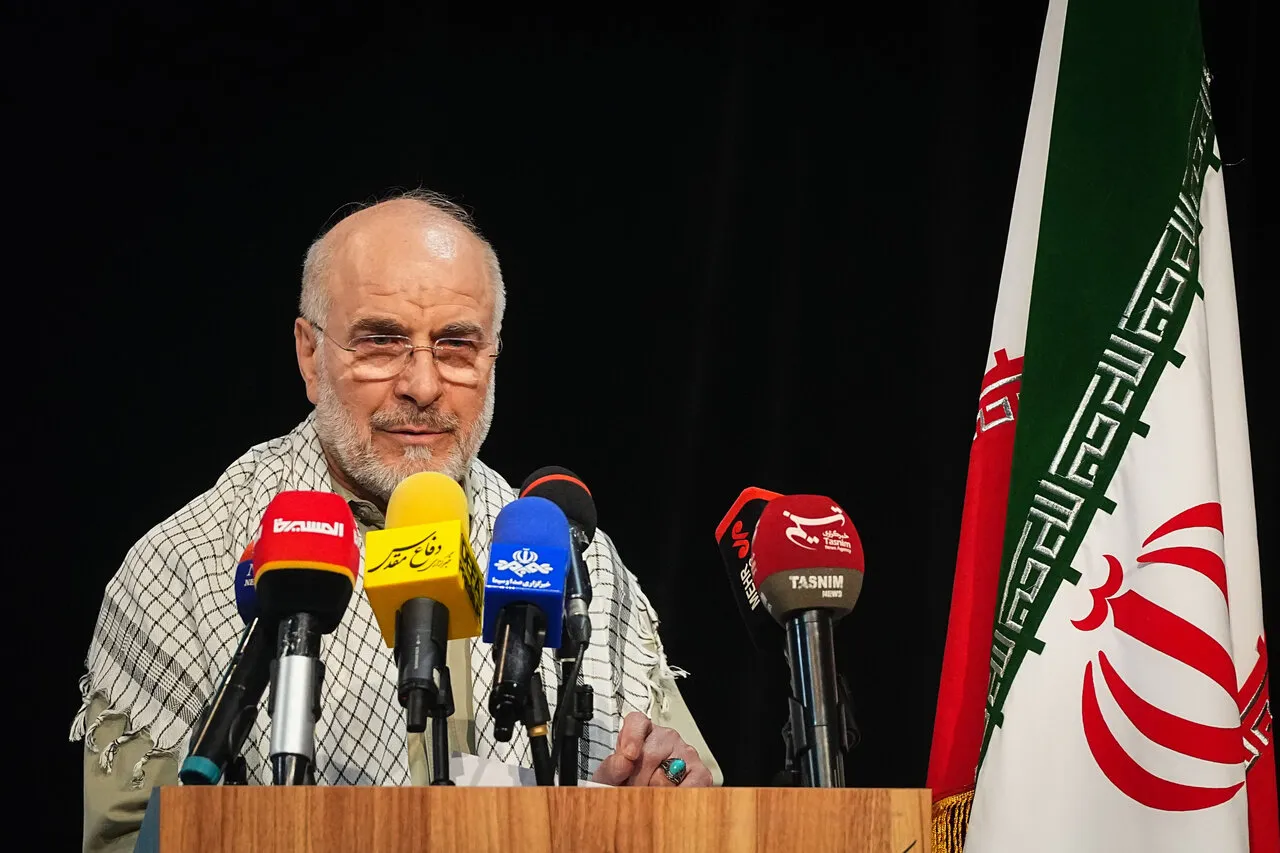 دفاع مقدس کارخانه دائمی تولید قدرت و عزت است