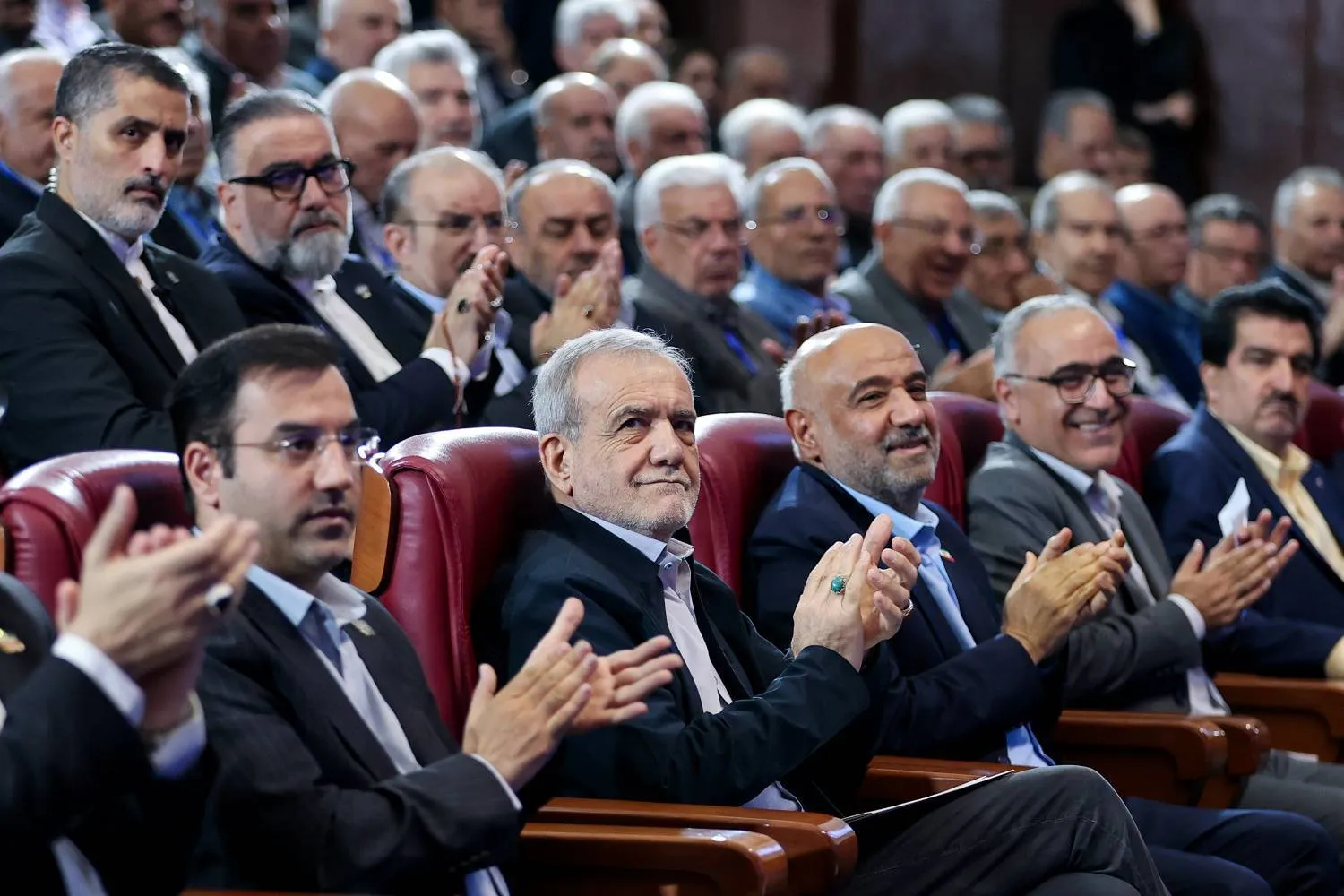 پزشکیان در نشست با بازنشستگان: کالابرگ افزایش می‌یابد