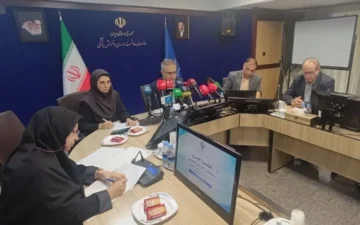 فشارهای غیرمنطقی نباید منجر به تعطیلی مدارس شود/ تلاش برای واردات واکسن آنفلوآنزا