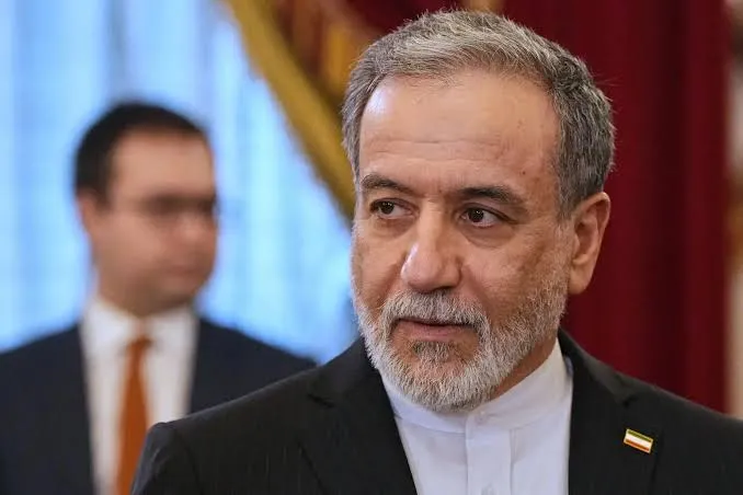 عراقچی: واشنگتن خود را از غل و زنجیر اسرائیل رها کند