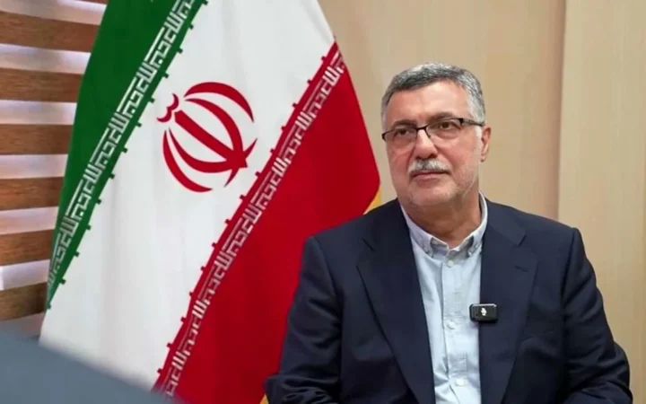 وزیر بهداشت: تامین مواد اولیه دارو با وجود محدودیت‌ها ادامه دارد