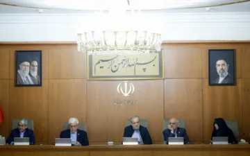 بررسی روند بازسازی تأسیسات نفت وگاز کشور/ تصویب آیین‌نامه توسعه گردشگری سلامت