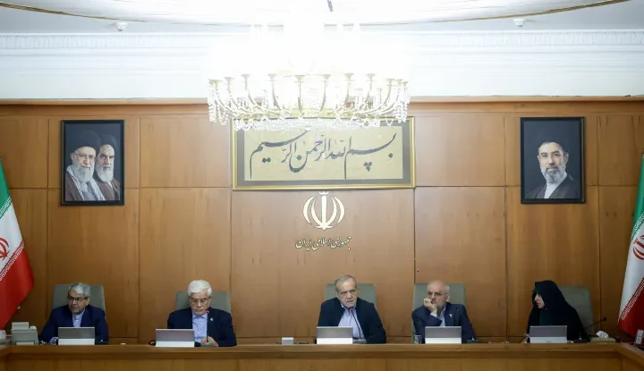 بررسی روند بازسازی تأسیسات نفت وگاز کشور/ تصویب آیین‌نامه توسعه گردشگری سلامت