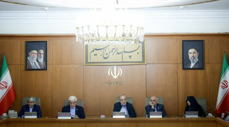 بررسی روند بازسازی تأسیسات نفت وگاز کشور/ تصویب آیین‌نامه توسعه گردشگری سلامت
