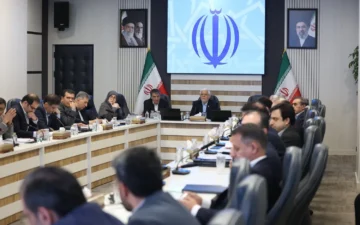 در کنار تهدیدها، ظرفیت‌های کشور را هم ببینیم؛ از مشکلات عبور می‌کنیم