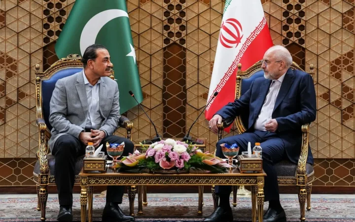 قالیباف در دیدار فرمانده ارتش پاکستان: تهدیدات نظامی تصمیمات راهبردی ایران را تغییر نمی‌دهد